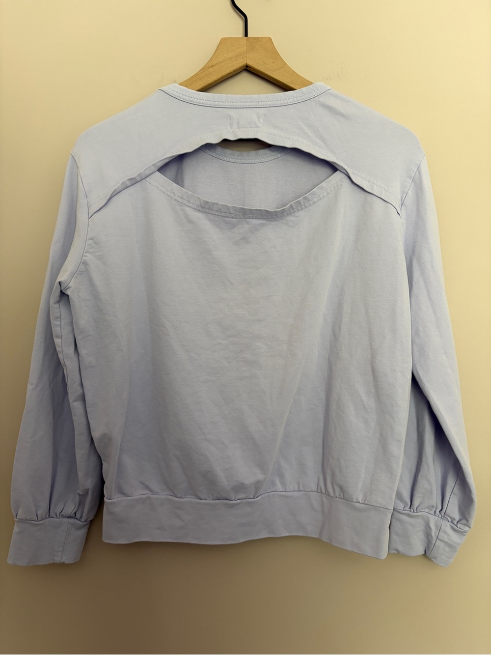 Pact Lilac Cut-Out Keyhole Sweatshirt Small - Picture 2 of 4